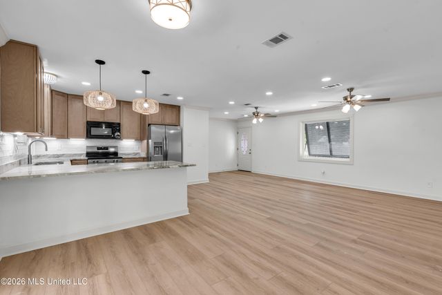 337 Saint George Street, Bay Saint Louis, MS 39520