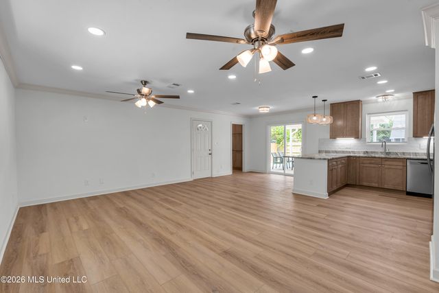 337 Saint George Street, Bay Saint Louis, MS 39520