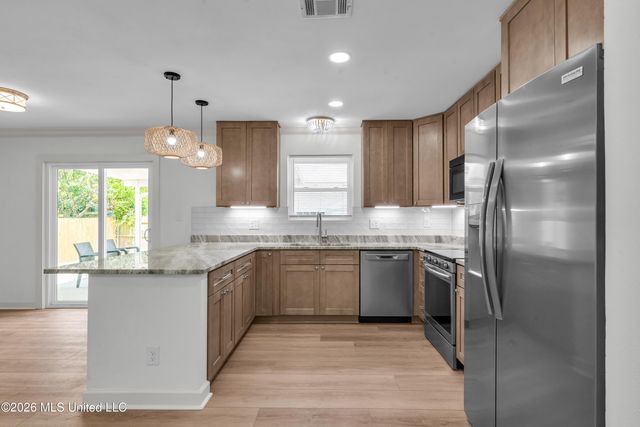 337 Saint George Street, Bay Saint Louis, MS 39520