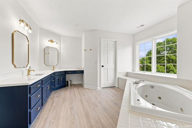 2312 Sycamore Hills Drive, Fort Wayne, IN 46814