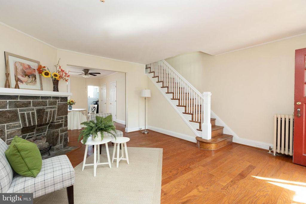 Image 3 of property listing at 3633 ELKADER RD, Baltimore, MD 21218