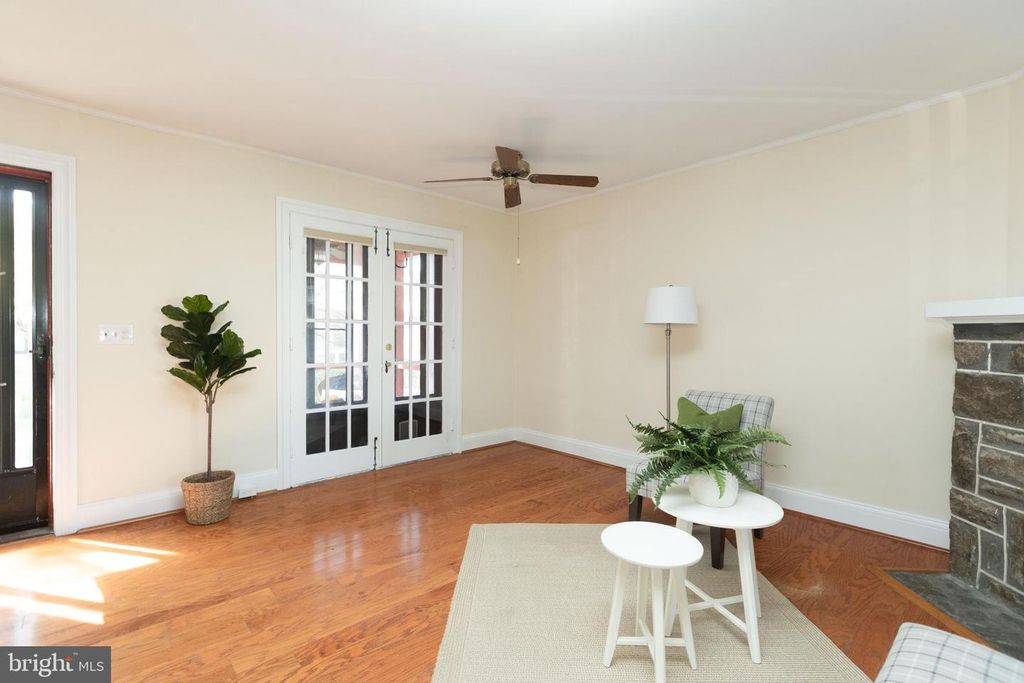 Image 4 of property listing at 3633 ELKADER RD, Baltimore, MD 21218