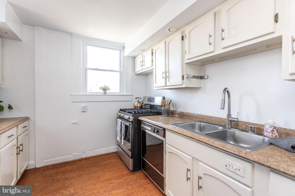 Image 9 of property listing at 3633 ELKADER RD, Baltimore, MD 21218