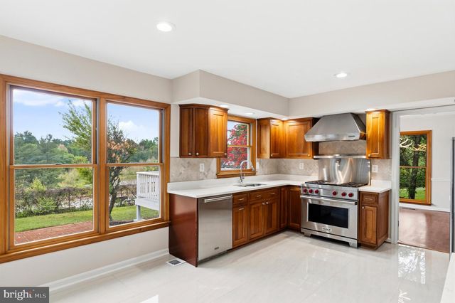 10 DELLCASTLE CT, Gaithersburg, MD 20886
