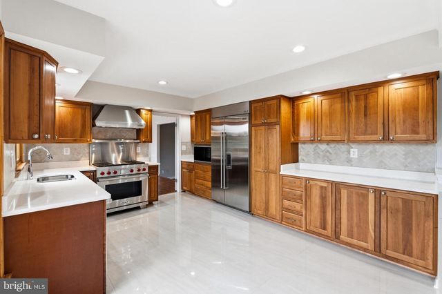 10 DELLCASTLE CT, Gaithersburg, MD 20886