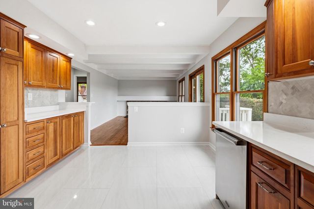 10 DELLCASTLE CT, Gaithersburg, MD 20886