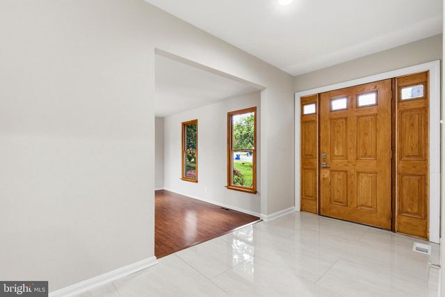10 DELLCASTLE CT, Gaithersburg, MD 20886