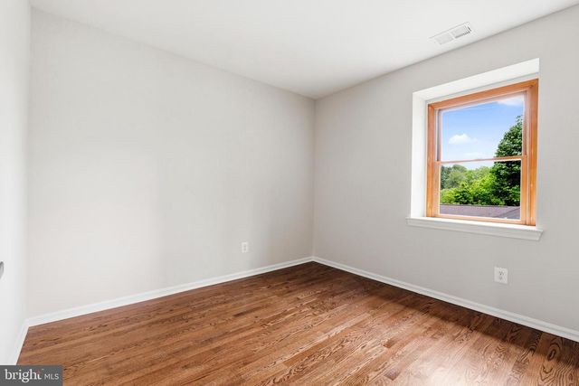 10 DELLCASTLE CT, Gaithersburg, MD 20886