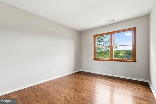 10 DELLCASTLE CT, Gaithersburg, MD 20886