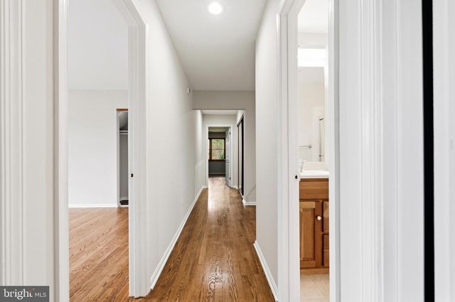 10 DELLCASTLE CT, Gaithersburg, MD 20886
