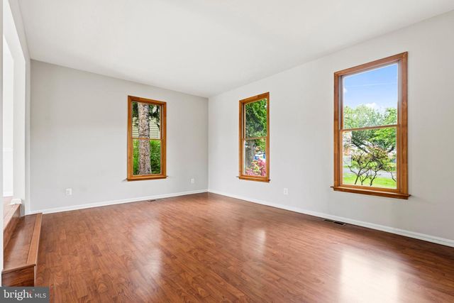 10 DELLCASTLE CT, Gaithersburg, MD 20886