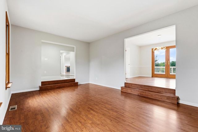 10 DELLCASTLE CT, Gaithersburg, MD 20886