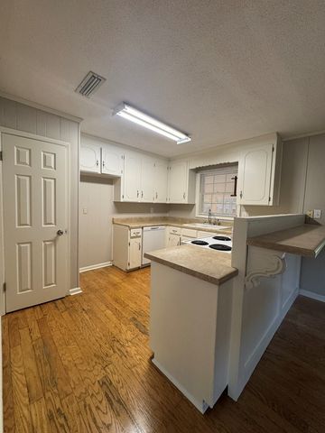 1809 Medera, Dothan, AL 36301