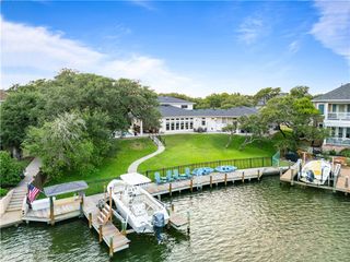 2110 Harbor Ct, Rockport, TX 78382