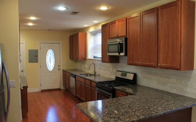 6310 N ROCKWELL Street 2, Chicago, IL 60659