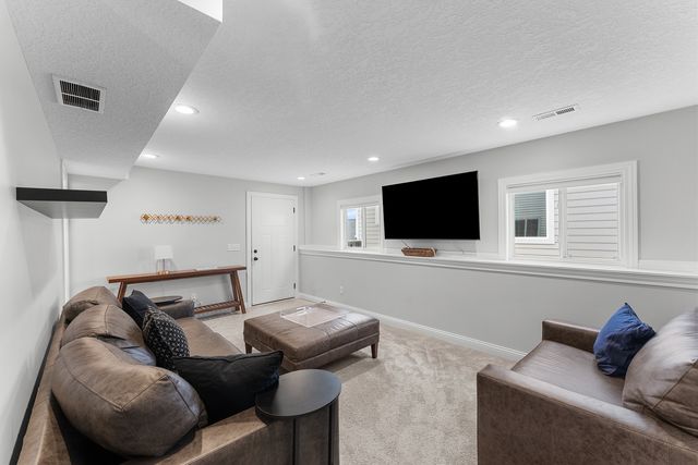 6130 Mississippi Avenue, Davenport, IA 52807