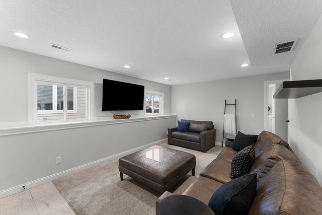 6130 Mississippi Avenue, Davenport, IA 52807