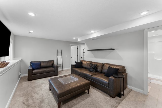 6130 Mississippi Avenue, Davenport, IA 52807