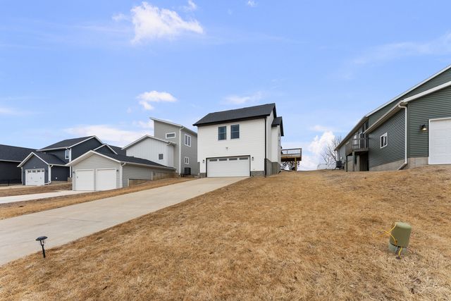 6130 Mississippi Avenue, Davenport, IA 52807