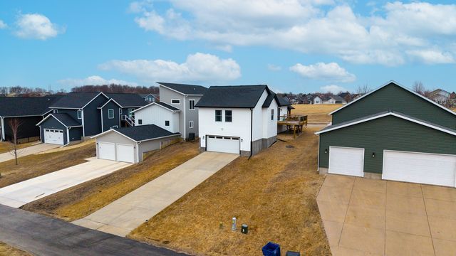 6130 Mississippi Avenue, Davenport, IA 52807