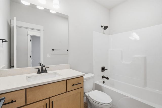 1311 E Gable Way, Tiffin, IA 52317