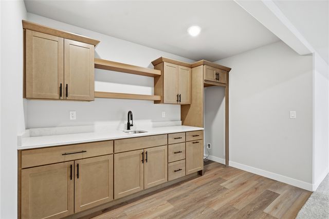 1311 E Gable Way, Tiffin, IA 52317