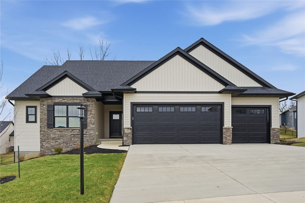 1311 E Gable Way, Tiffin, IA 52317