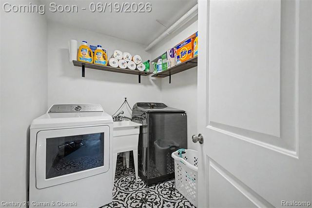 30708 Palmer Boulevard, Madison Heights, MI 48071