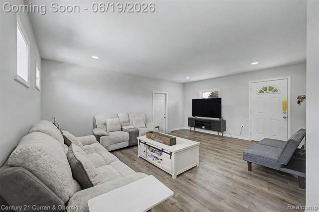 30708 Palmer Boulevard, Madison Heights, MI 48071