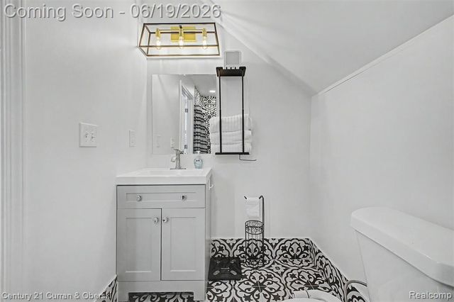 30708 Palmer Boulevard, Madison Heights, MI 48071
