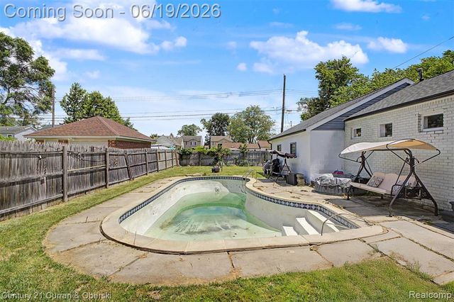 30708 Palmer Boulevard, Madison Heights, MI 48071