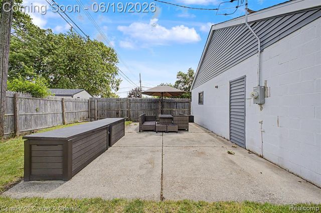 30708 Palmer Boulevard, Madison Heights, MI 48071