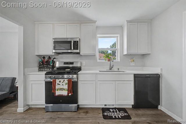 30708 Palmer Boulevard, Madison Heights, MI 48071