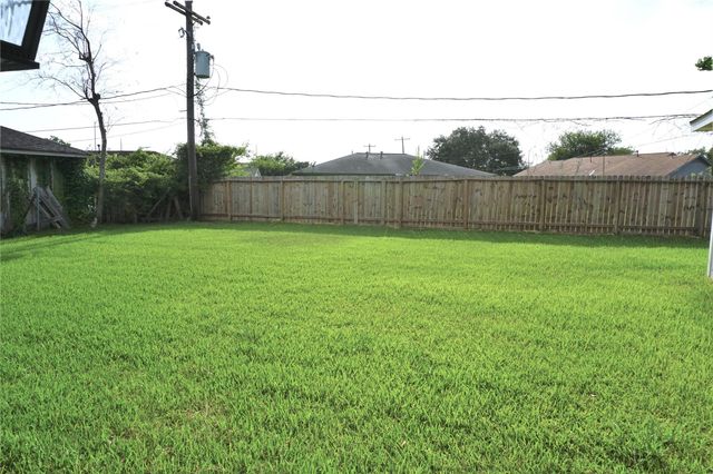 938 Greatwood Drive, Houston, TX 77013