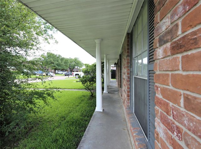 938 Greatwood Drive, Houston, TX 77013