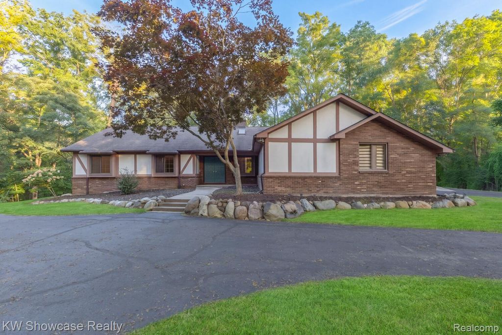 6138 Sundance Trail, Genoa Township, MI 48116
