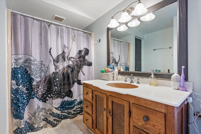 5916 W Wells STREET, Wauwatosa, WI 53213