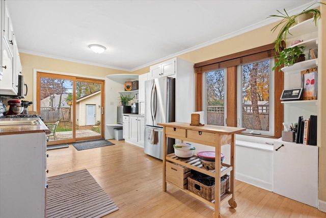 5916 W Wells STREET, Wauwatosa, WI 53213