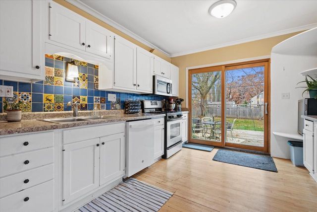 5916 W Wells STREET, Wauwatosa, WI 53213