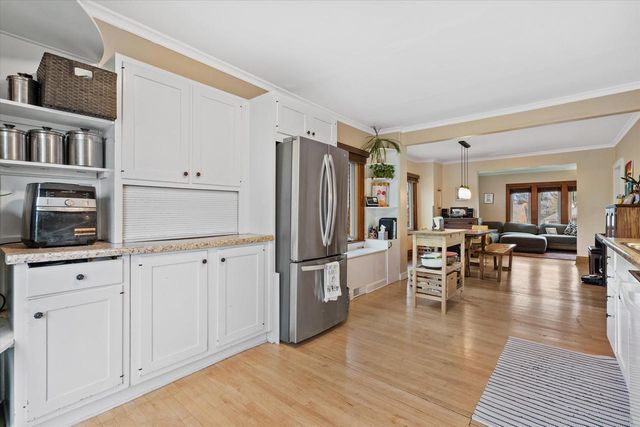 5916 W Wells STREET, Wauwatosa, WI 53213