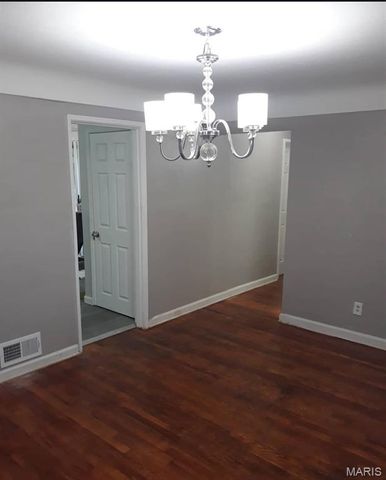 5653 Sunbury Avenue, Country Club Hills, MO 63136