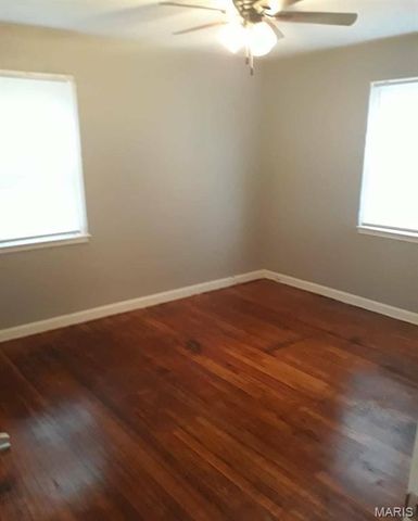 5653 Sunbury Avenue, Country Club Hills, MO 63136