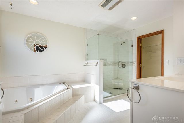 320 Springmill Drive, Springboro, OH 45066