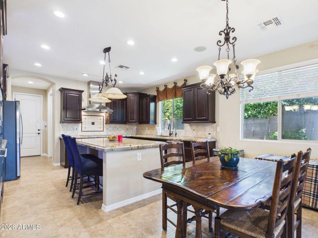2567 E PENEDES Drive, Gilbert, AZ 85298