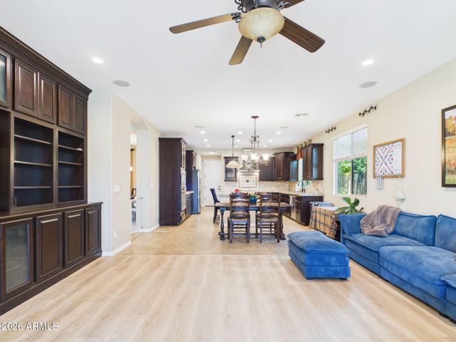 2567 E PENEDES Drive, Gilbert, AZ 85298