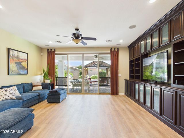 2567 E PENEDES Drive, Gilbert, AZ 85298