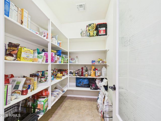 2567 E PENEDES Drive, Gilbert, AZ 85298