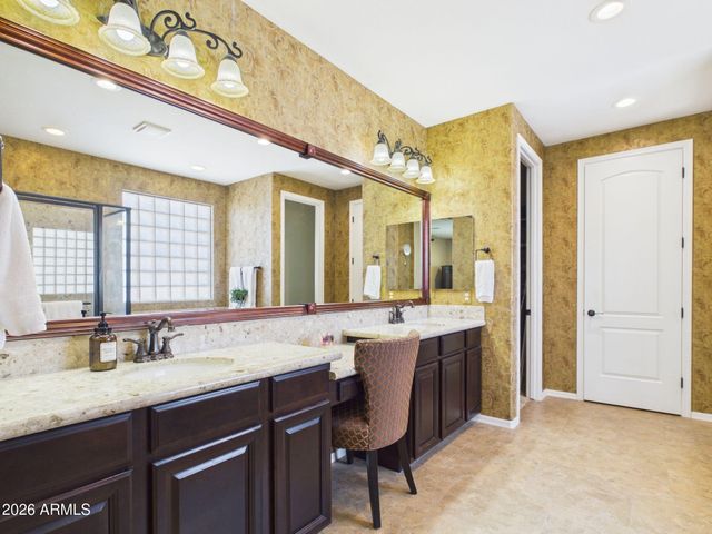 2567 E PENEDES Drive, Gilbert, AZ 85298
