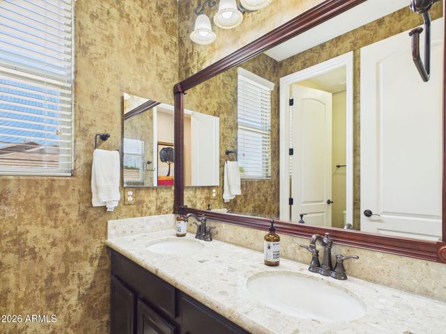 2567 E PENEDES Drive, Gilbert, AZ 85298