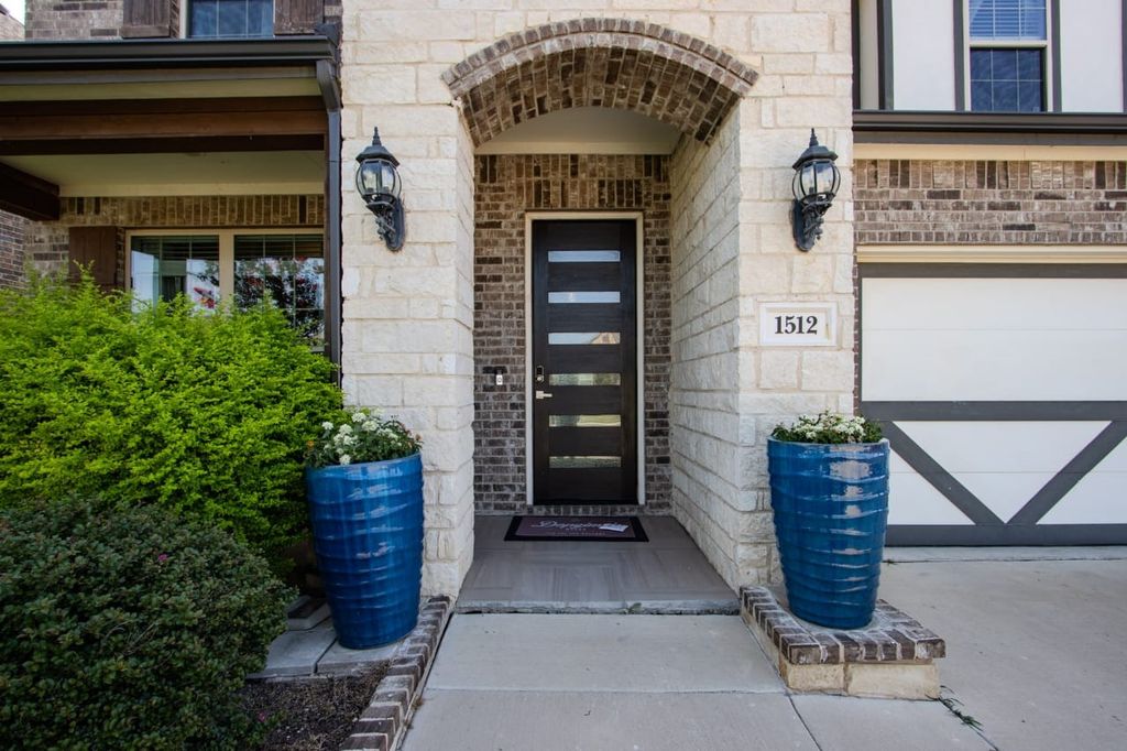 1512 Eleanor Drive, Fort Worth, TX 76052